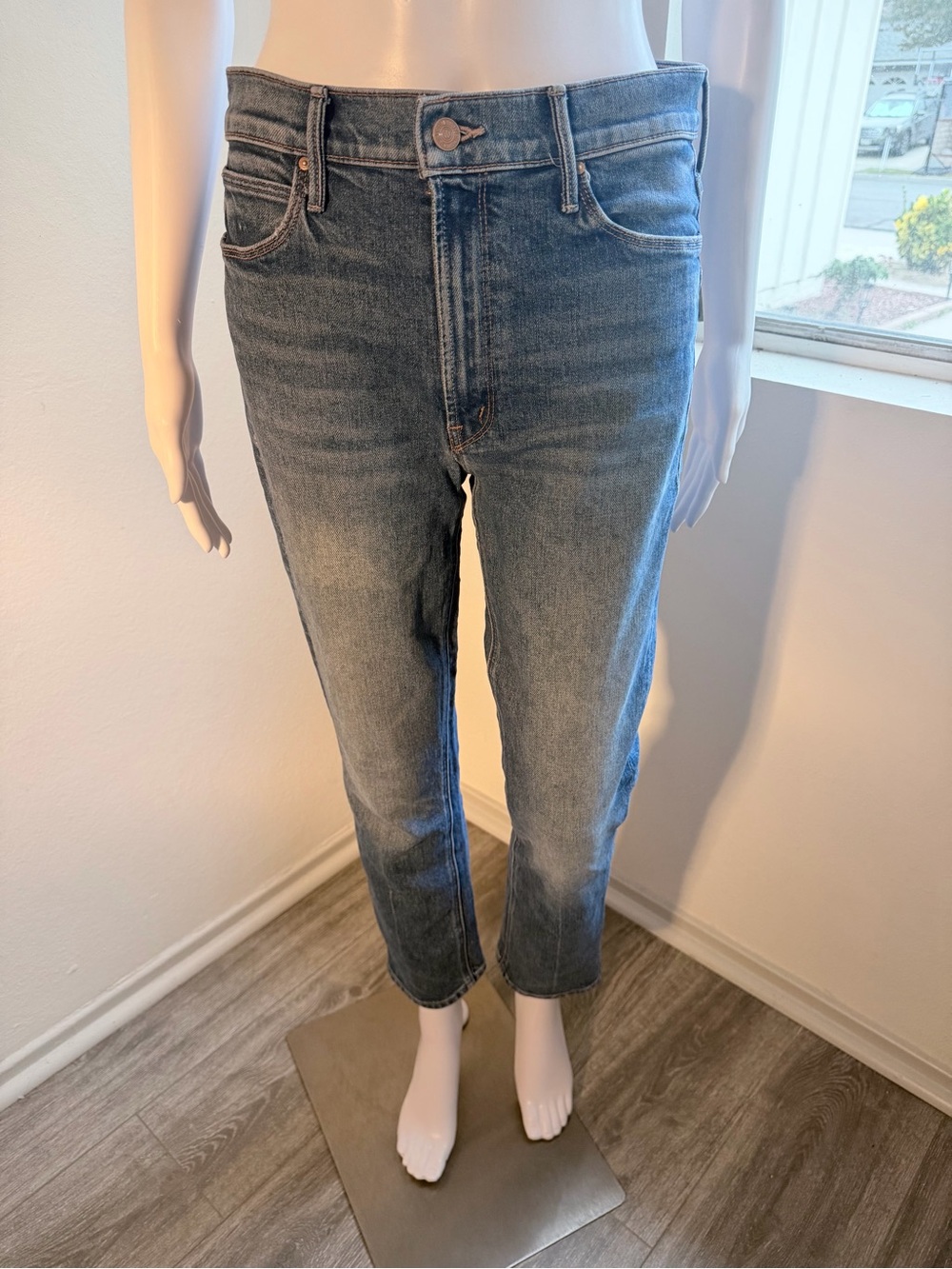 MOTHER  The Mid Rise Dazzler Ankle Jeans